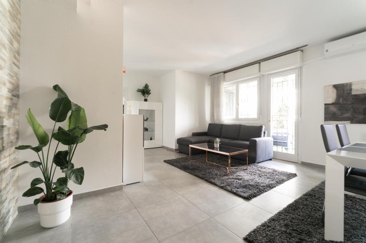 Oasis Luxury - A.C/Terrace/2Bedrooms แบร์กาโม ภายนอก รูปภาพ