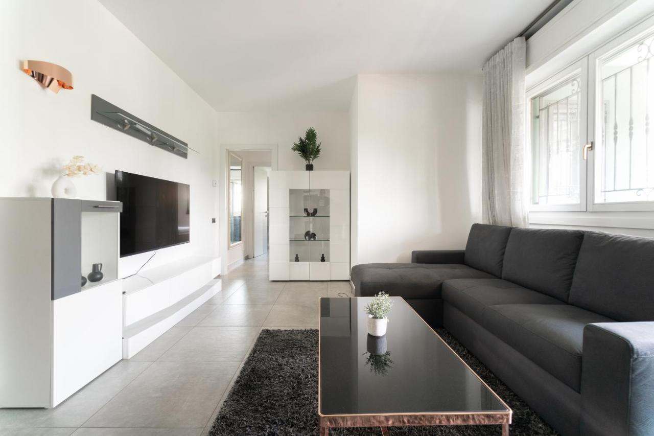 Oasis Luxury - A.C/Terrace/2Bedrooms แบร์กาโม ภายนอก รูปภาพ
