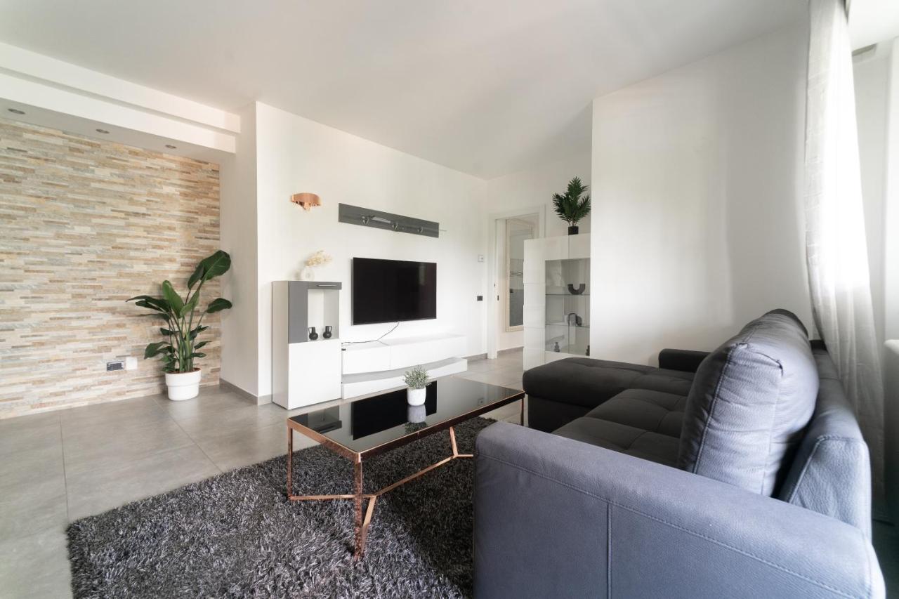 Oasis Luxury - A.C/Terrace/2Bedrooms แบร์กาโม ภายนอก รูปภาพ