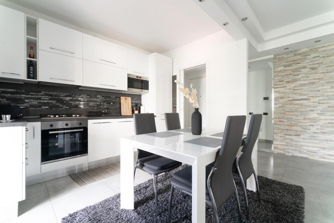 Oasis Luxury - A.C/Terrace/2Bedrooms แบร์กาโม ภายนอก รูปภาพ
